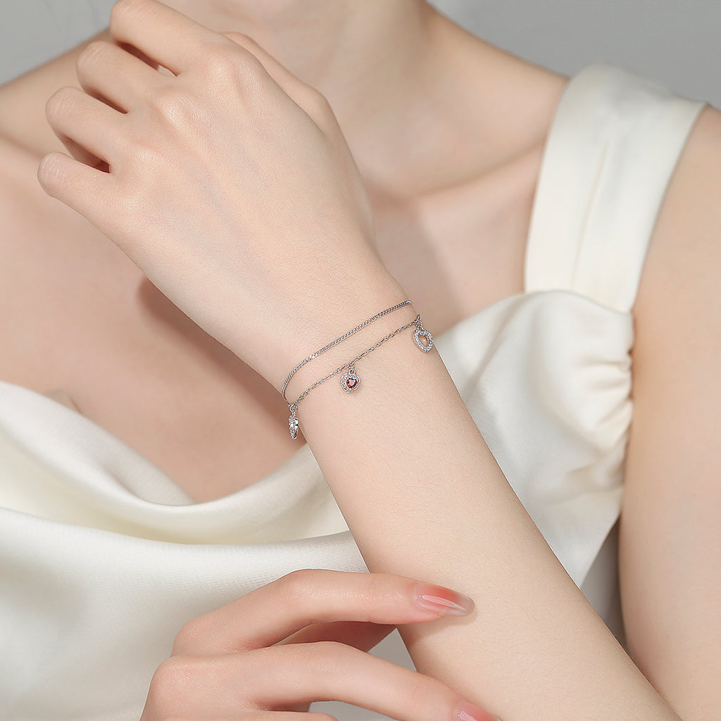 Pulsera Plata 925mls con Cinco Corazones y Circonitas | Elegancia Romántica y Brillo Total