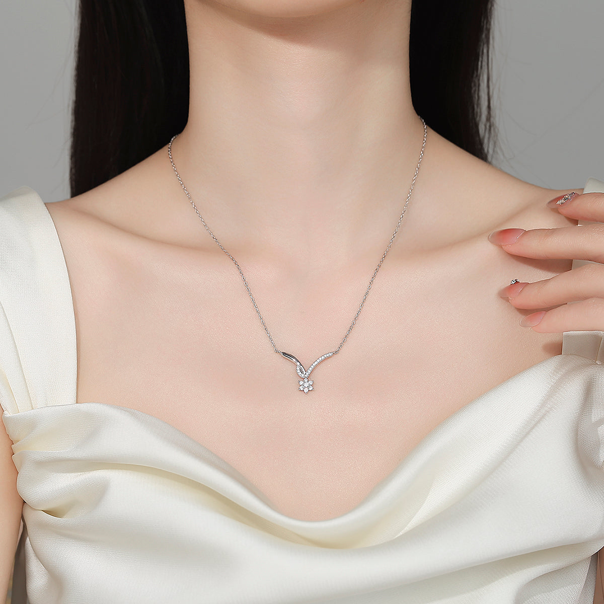 Collar Plata 925mls en Forma de V con Estrella y Circonitas Blancas | Brillo y Elegancia