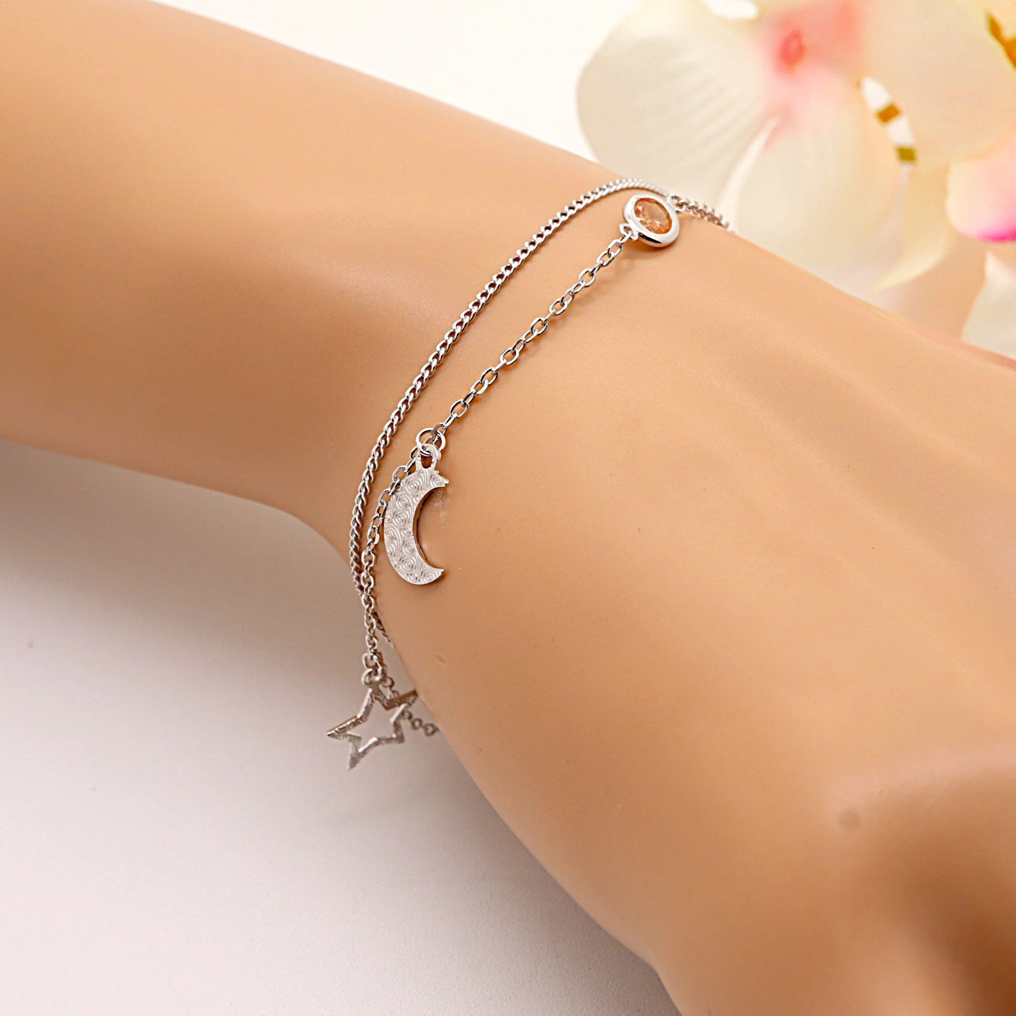 Pulsera Plata 925mls con Circonita Roja, Dos Lunas y Dos Estrellas | Magia, Brillo y Estilo Único