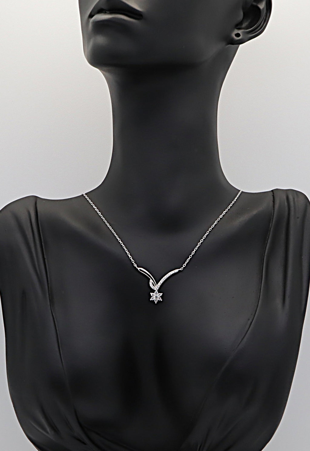 Collar Plata 925mls en Forma de V con Estrella y Circonitas Blancas | Brillo y Elegancia