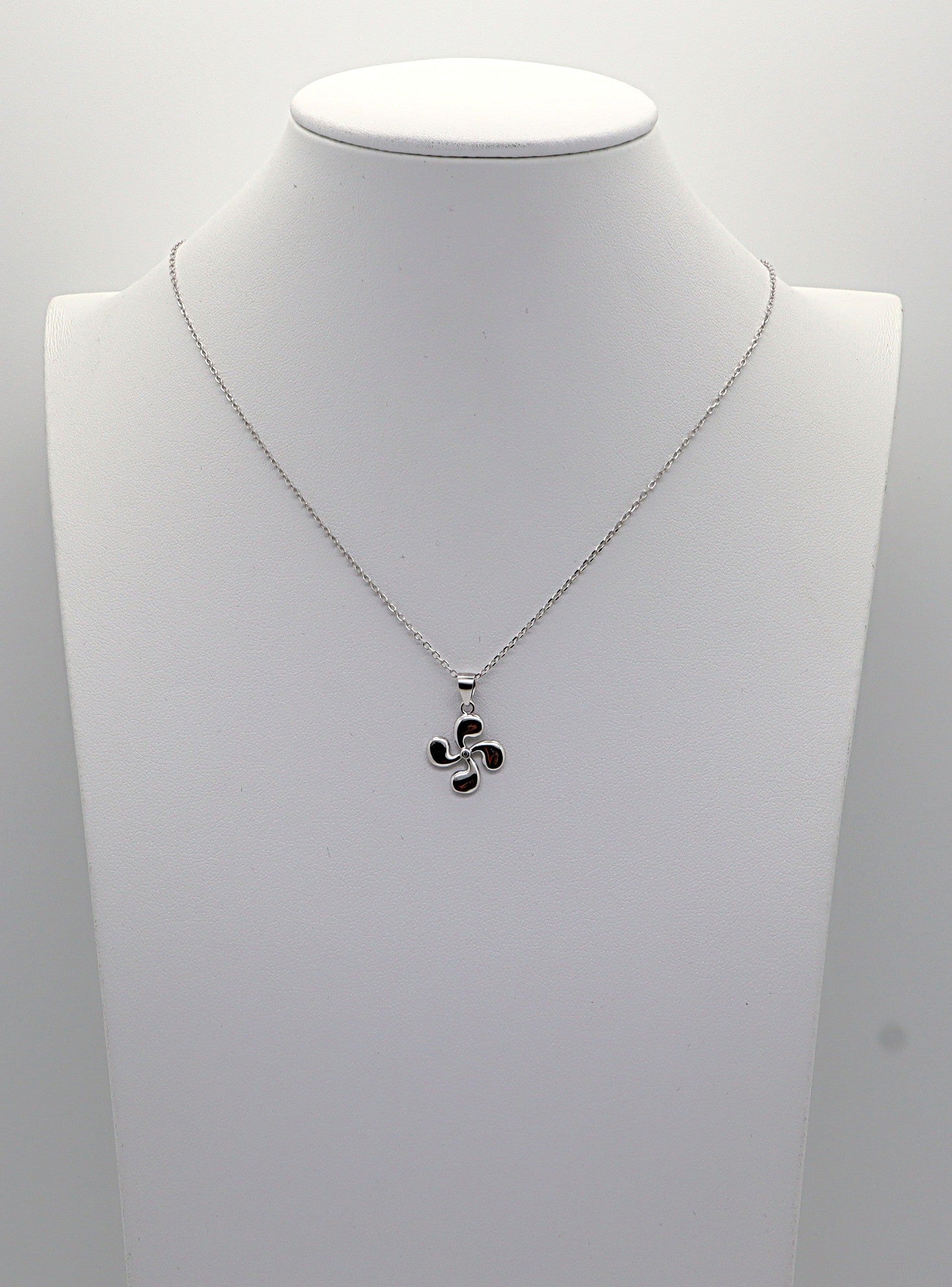 Collar Plata 925mls Lauburu Vasco con Circonita Blanca Central |Tradición, Brillo y Elegancia