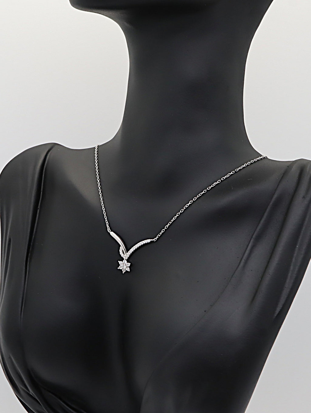 Collar Plata 925mls en Forma de V con Estrella y Circonitas Blancas | Brillo y Elegancia