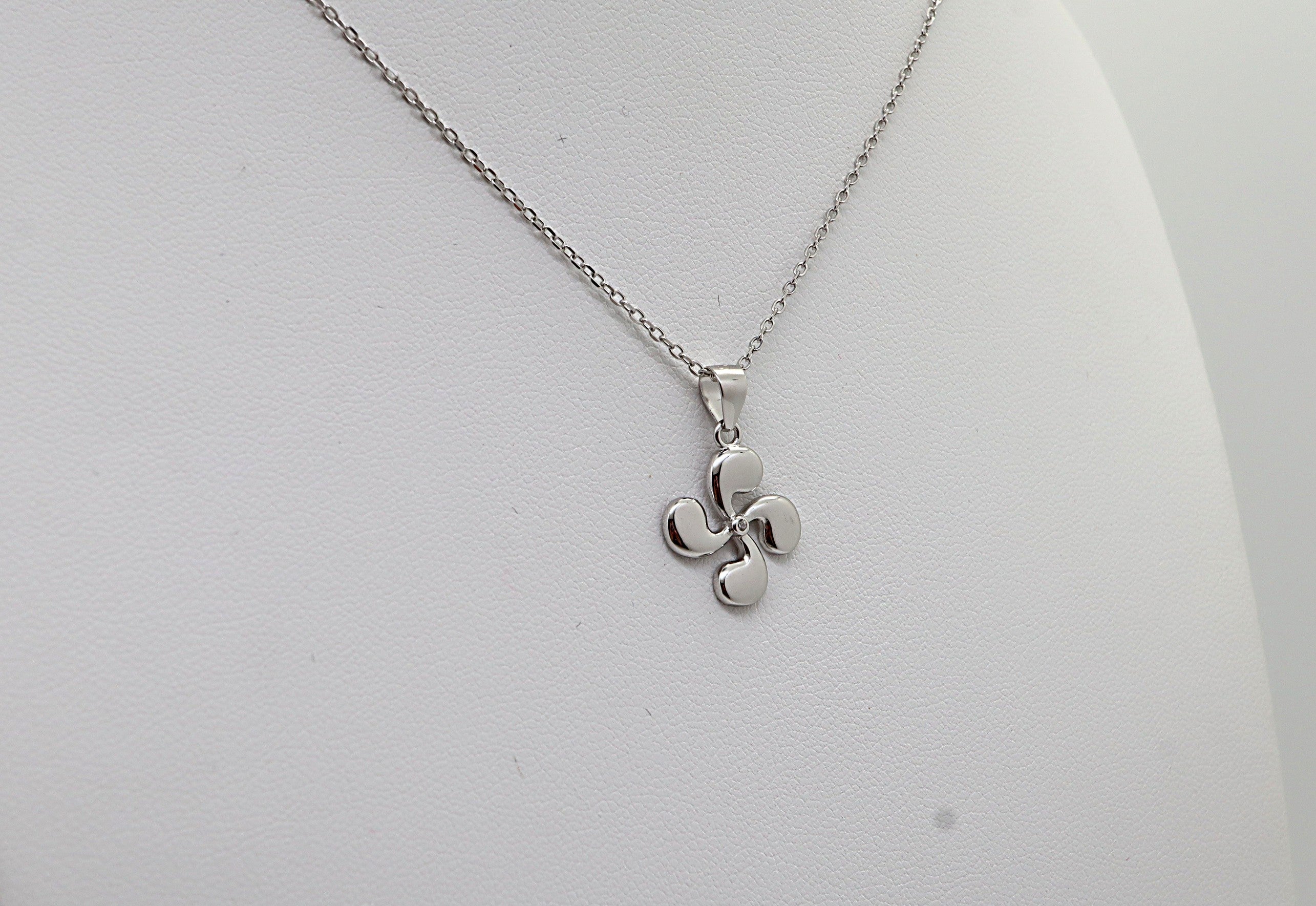 Collar Plata 925mls Lauburu Vasco con Circonita Blanca Central |Tradición, Brillo y Elegancia