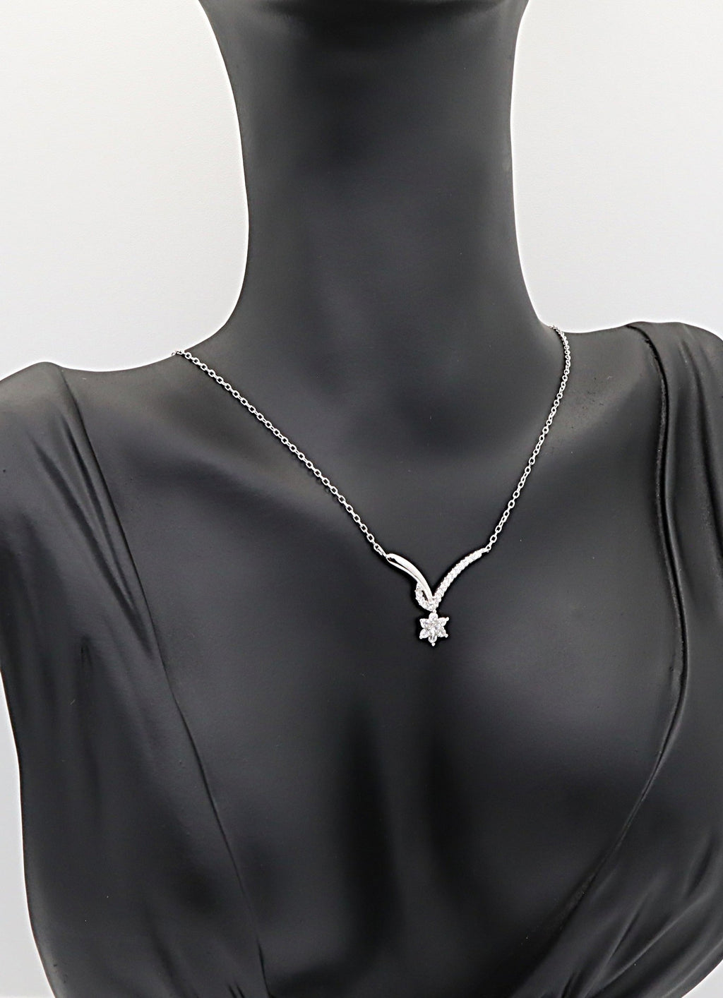 Collar Plata 925mls en Forma de V con Estrella y Circonitas Blancas | Brillo y Elegancia
