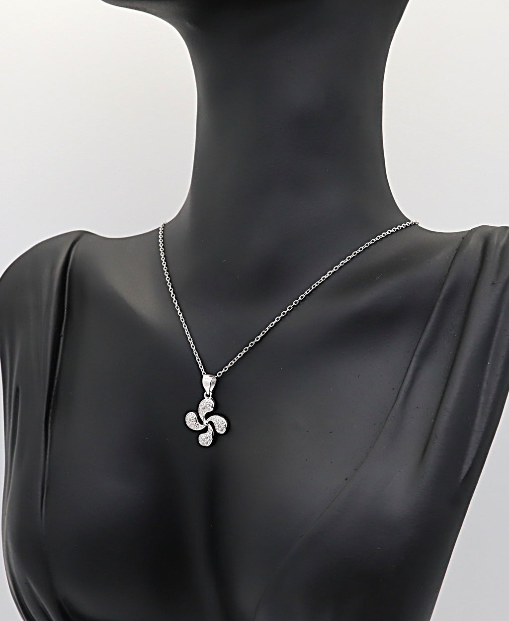 Collar Plata 925mls Lauburu Vasco con Circonitas Blancas |Tradición | Joyería Vasca