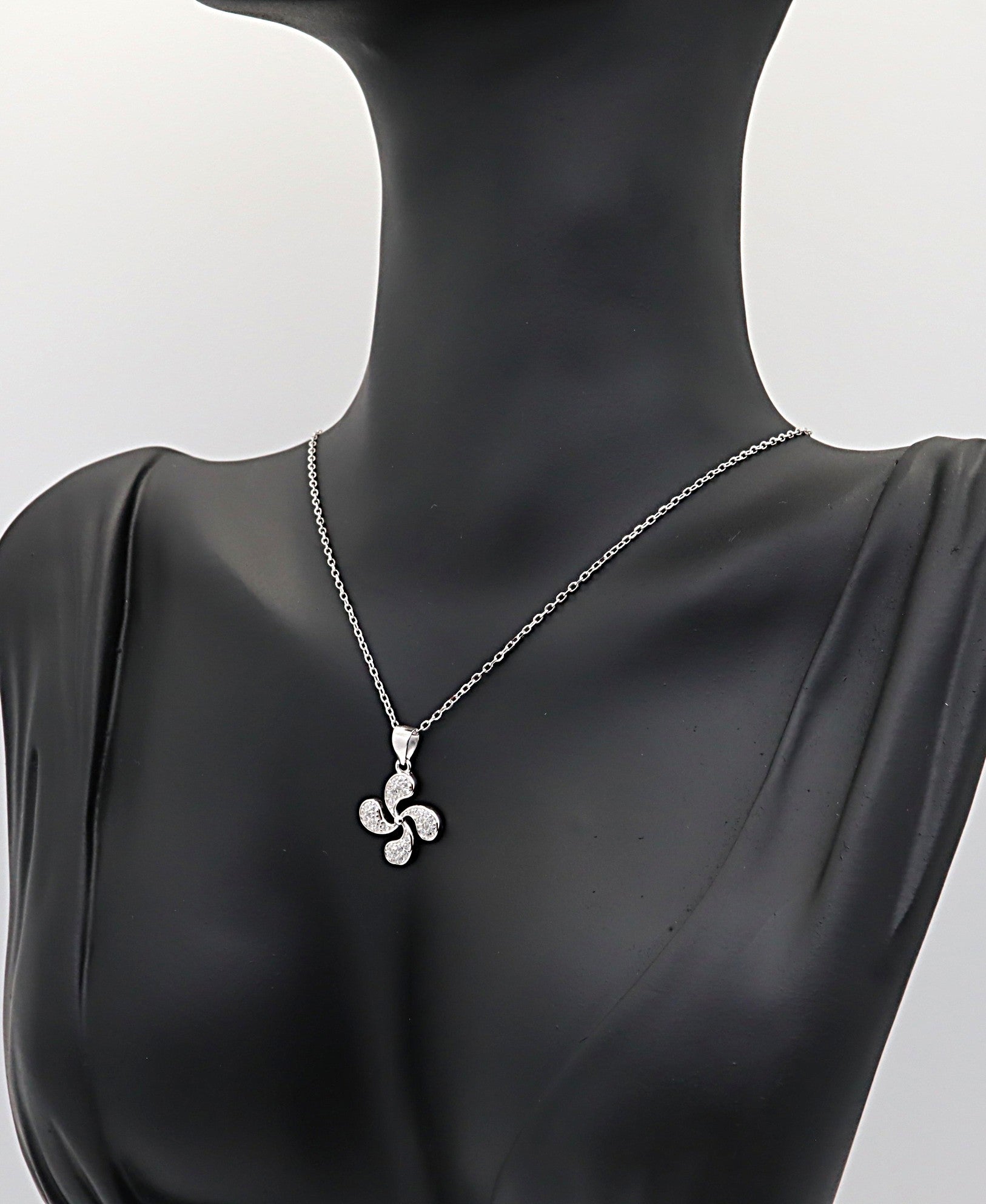 Collar Plata 925mls Lauburu Vasco con Circonitas Blancas |Tradición | Joyería Vasca