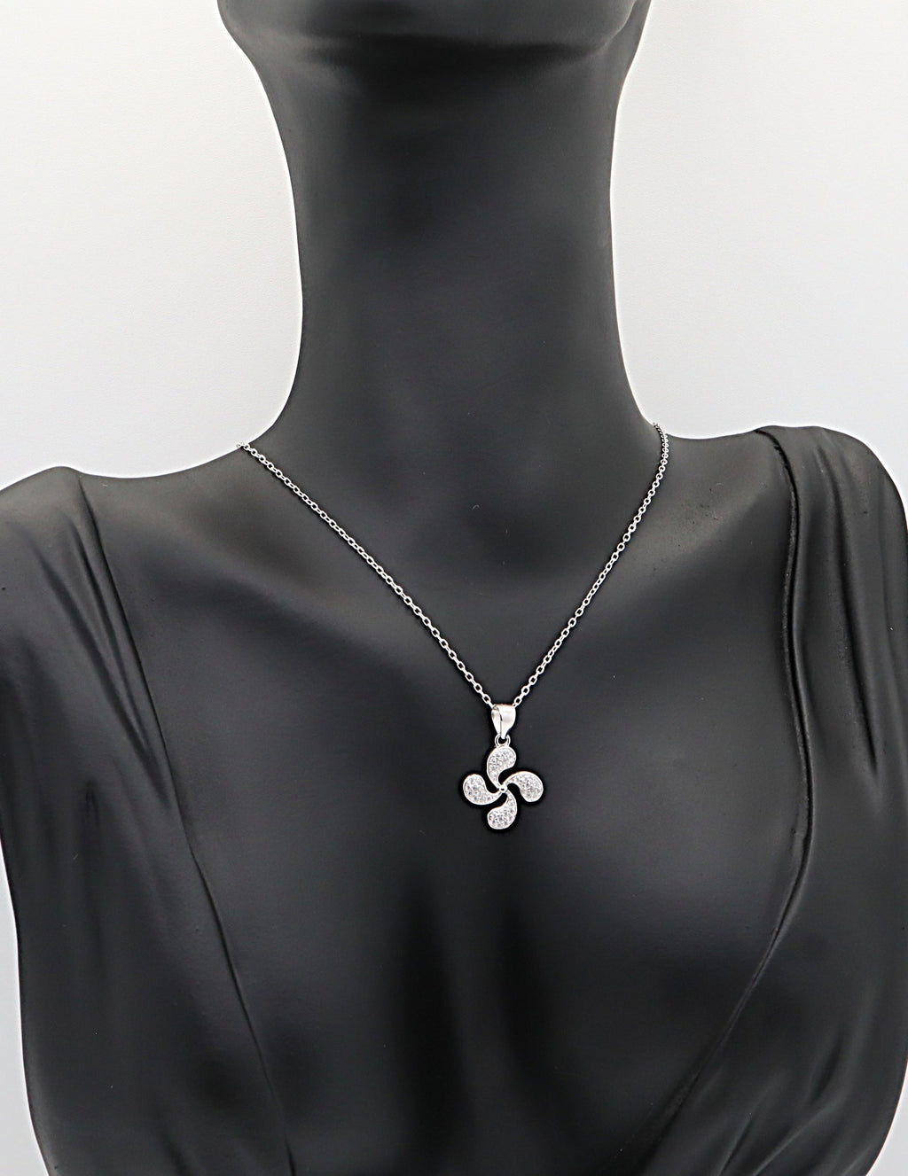 Collar Plata 925mls Lauburu Vasco con Circonitas Blancas |Tradición | Joyería Vasca