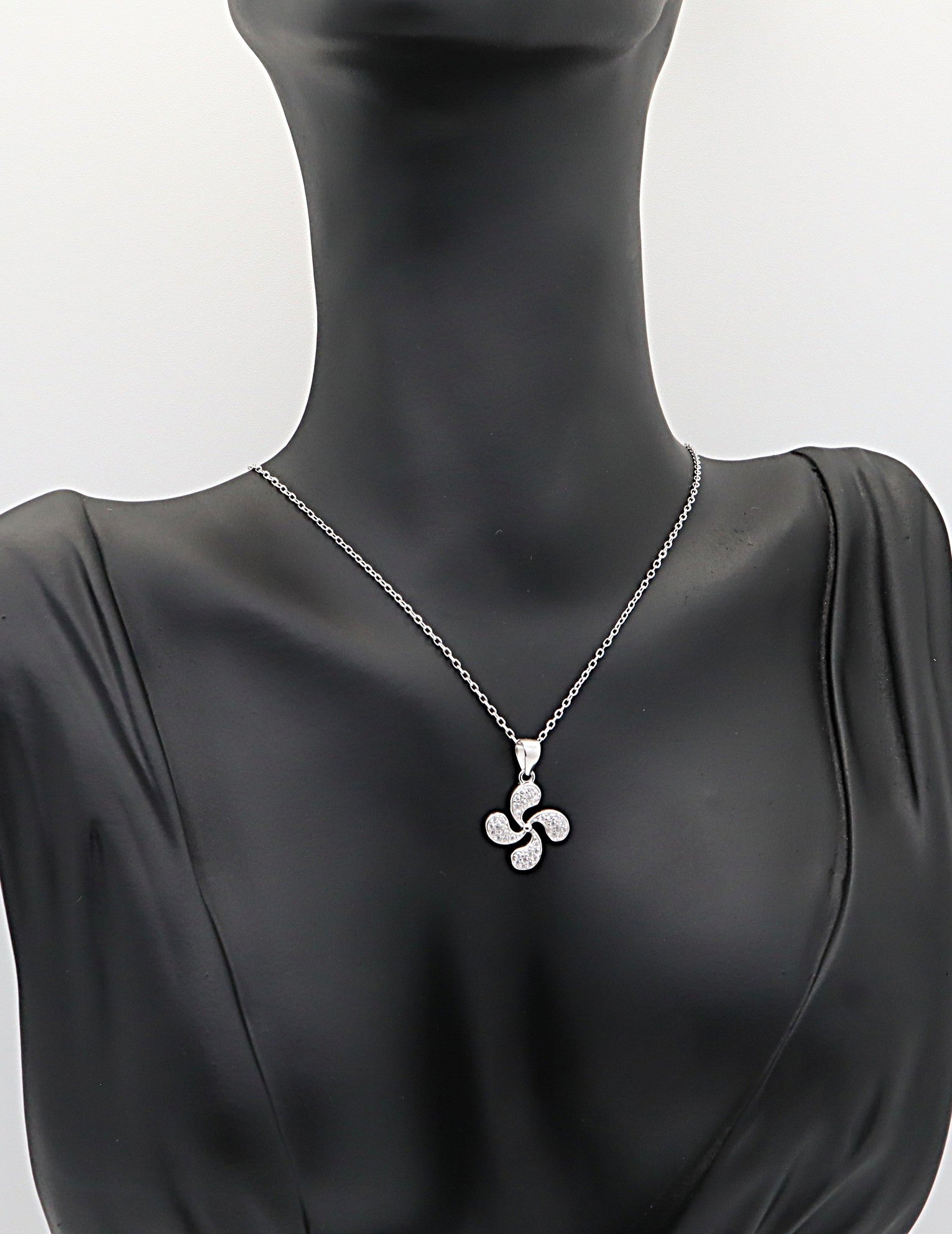 Collar Plata 925mls Lauburu Vasco con Circonitas Blancas |Tradición | Joyería Vasca