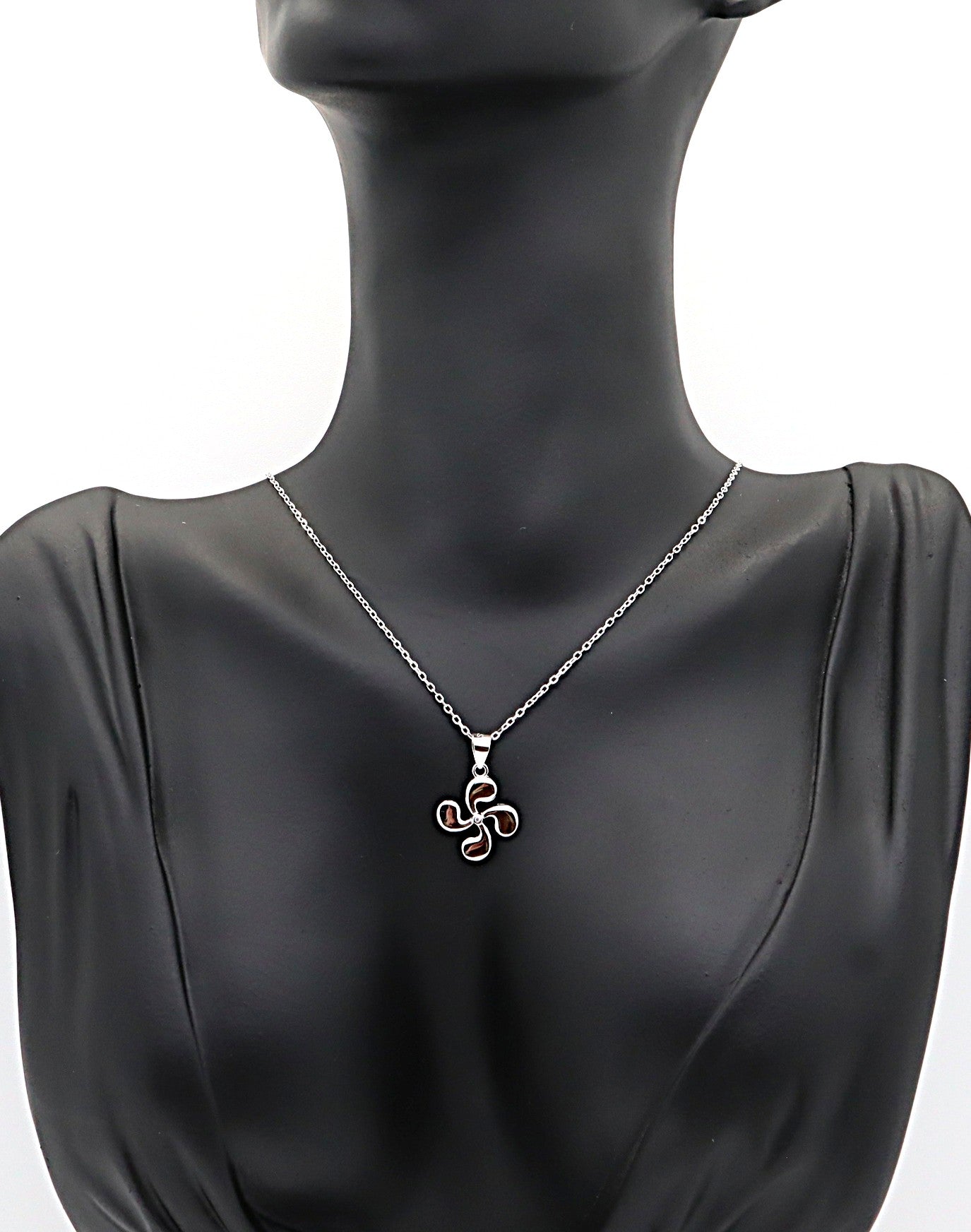 Collar Plata 925mls Lauburu Vasco con Circonita Blanca Central |Tradición, Brillo y Elegancia