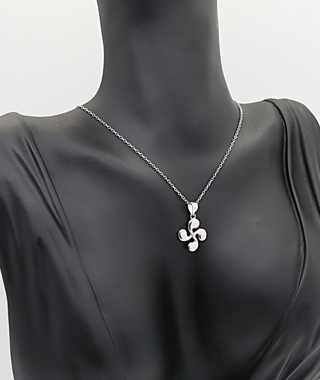 Collar Plata 925mls Lauburu Vasco con Circonita Blanca Central |Tradición, Brillo y Elegancia