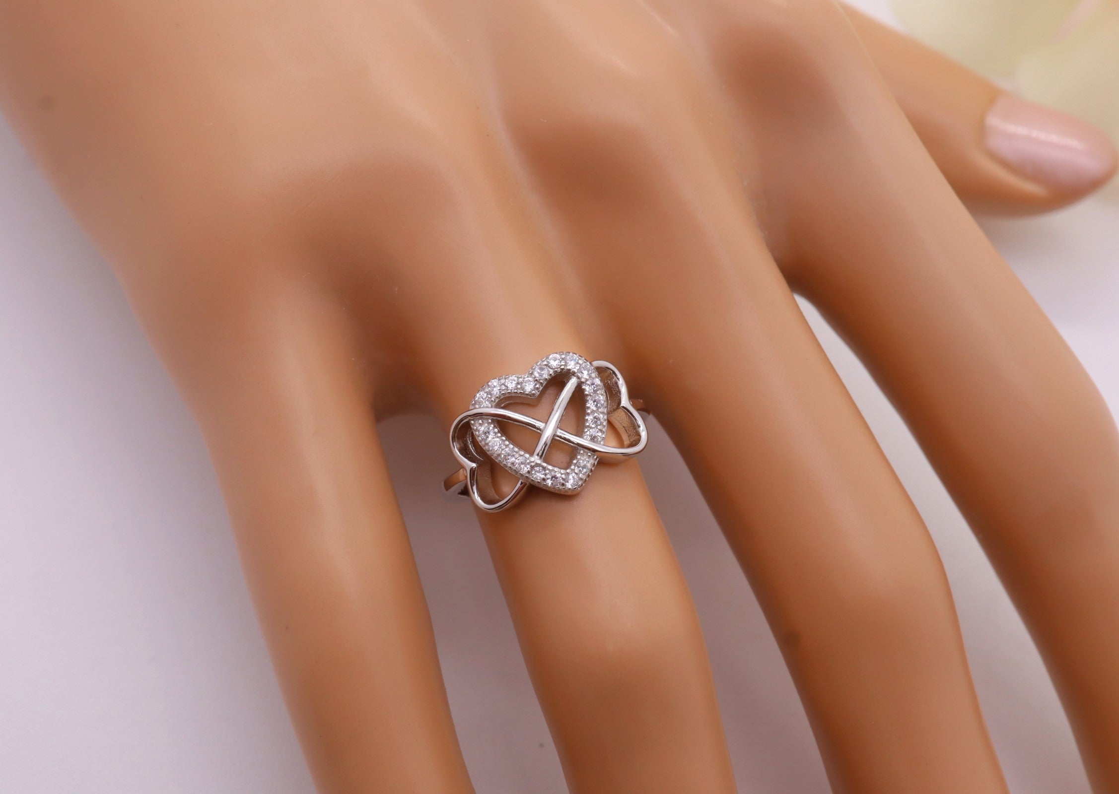 Anillo Plata 925mls Corazón enlazado con Circonitas blancas