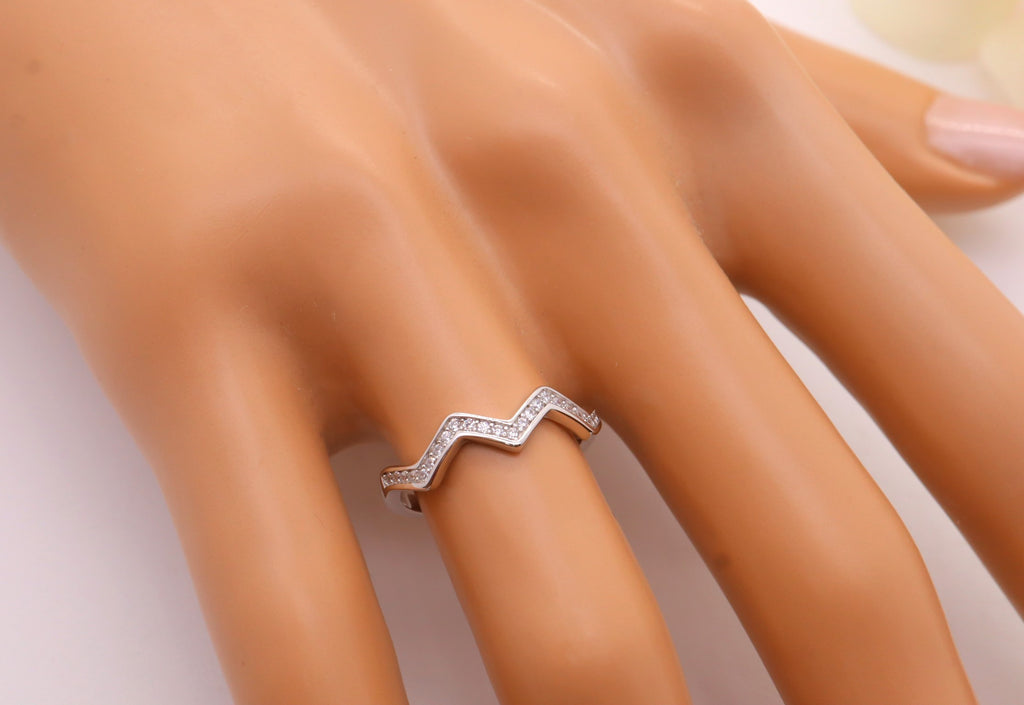 Anillo Plata 925 diseño Zig Zag con Circonitas blancas • Joya moderna minimalista • Regalo elegante para mujer
