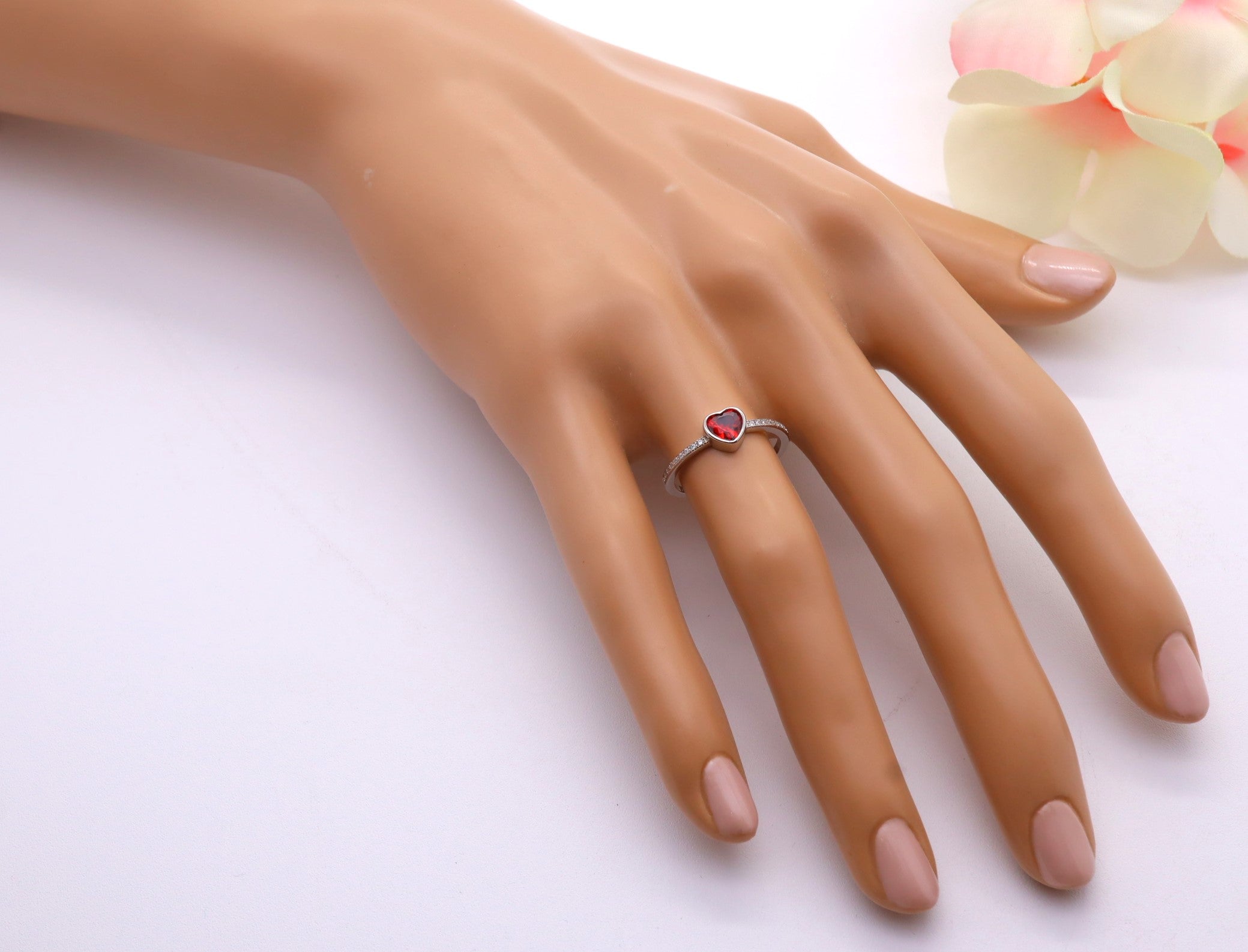 Anillo Plata 925mls Corazón Rojo con Circonitas blancas