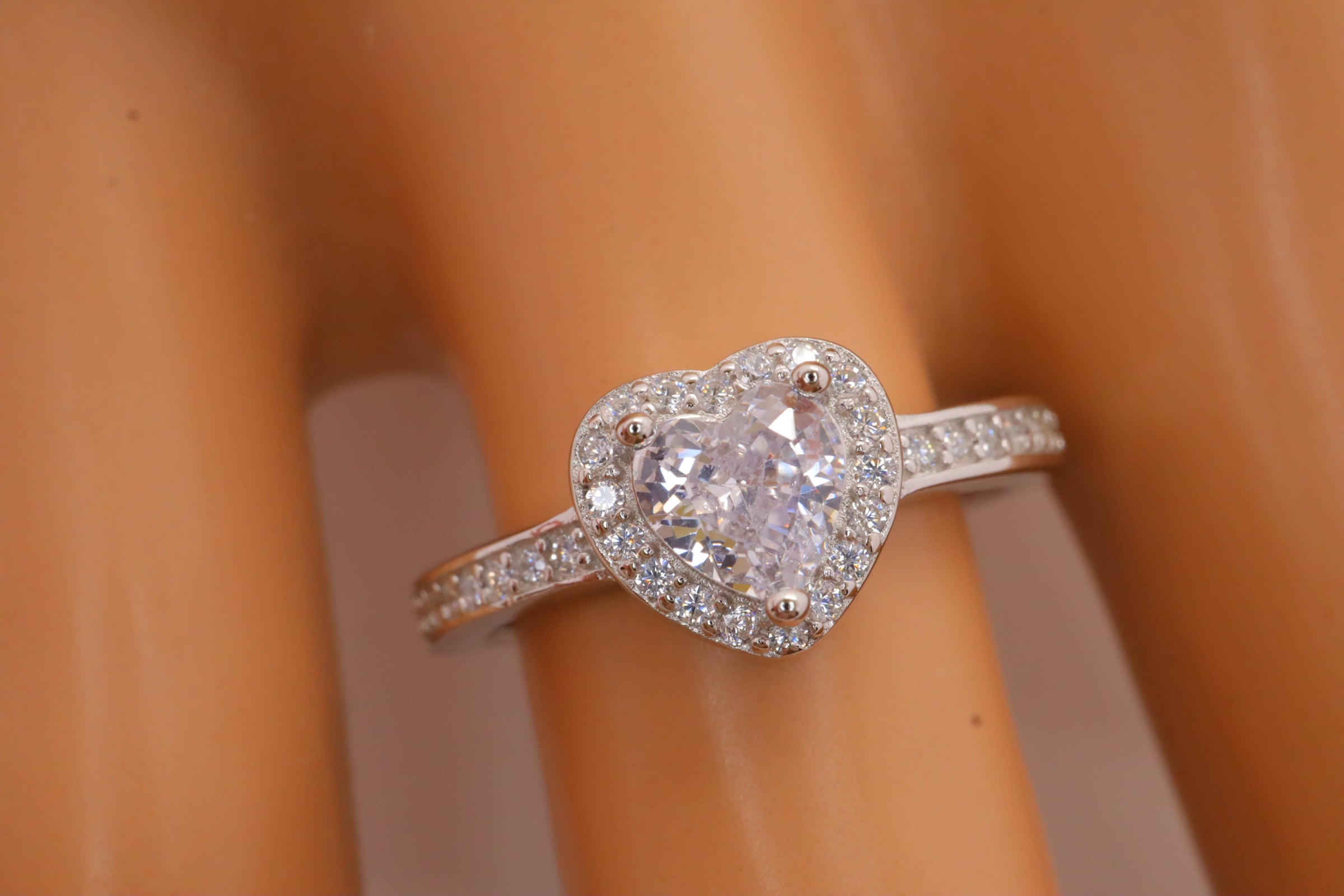 Anillo Plata 925mls Corazón con Circonitas blancas