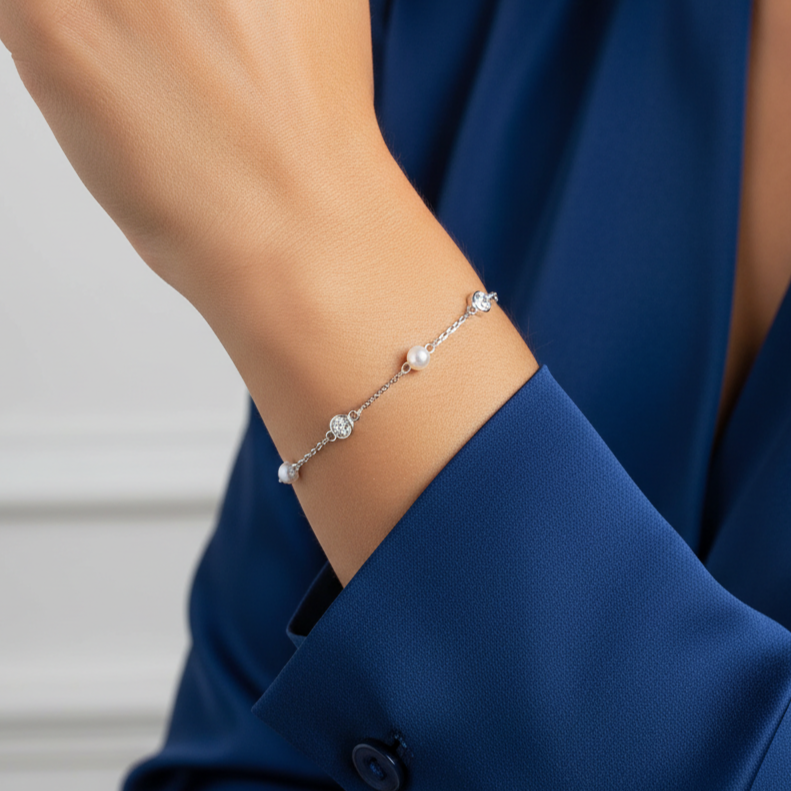 Pulsera Plata 925mls con Tres Perlas y 4 Circonitas Blancas | Joyería Elegante Mujer | Regalo Fino | Pulsera Ajustable Hecha a Mano