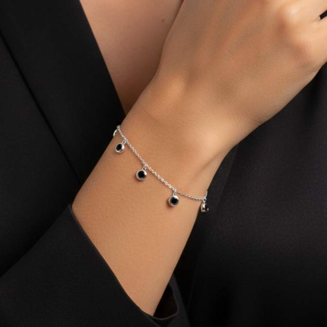 Pulsera Plata 925 con 5 Circonitas Negras Azabache | Joyería Moderna y Elegante | Regalo Mujer | Pulsera Ajustable Hecha a Mano