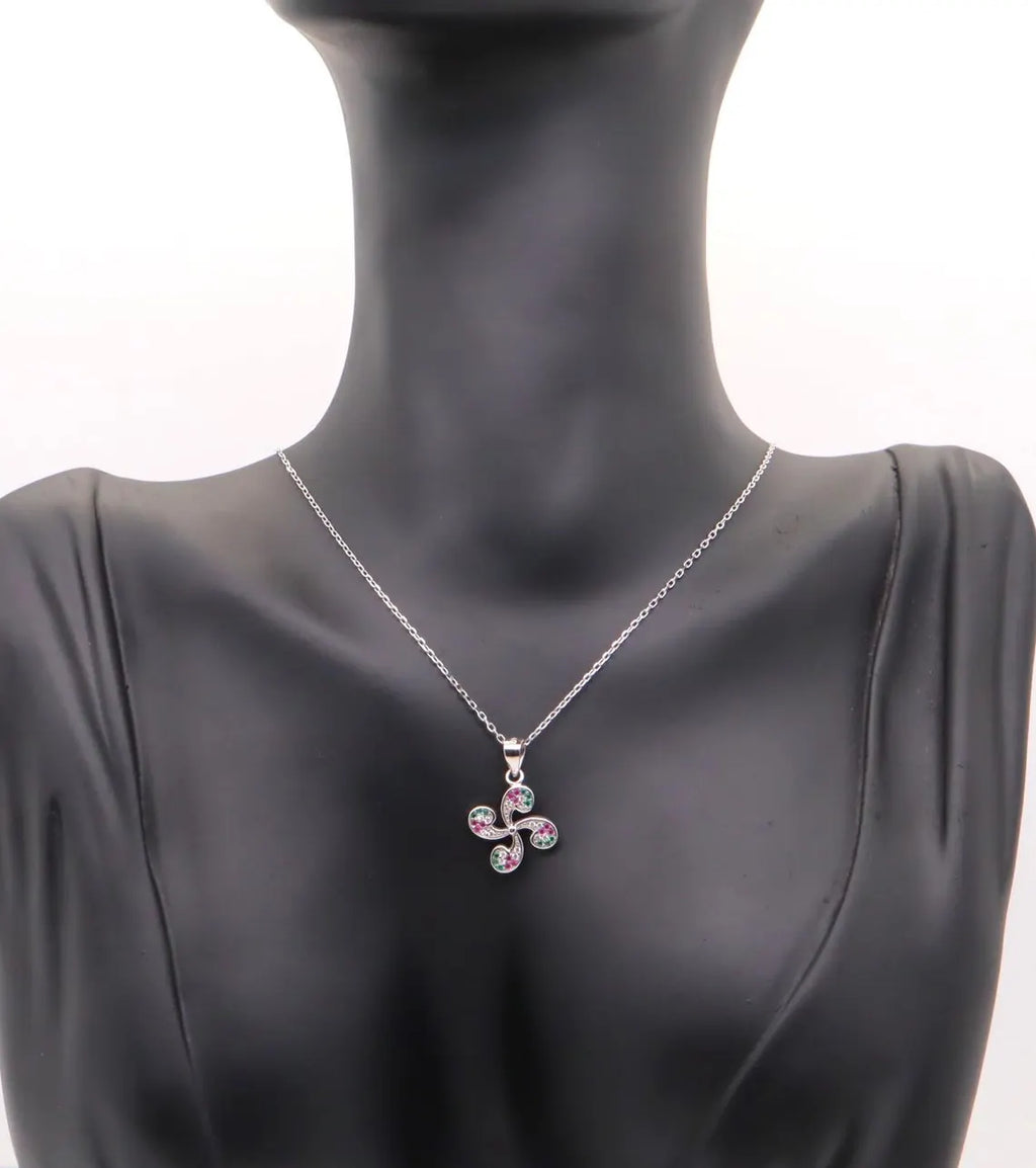 Collar Plata 925mls Lauburu Circonitas color blanco, verde, rubí