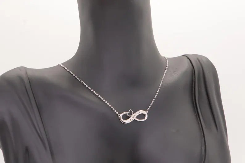Collar Plata 925mls Corazón Infinito "I love You" con Circonitas — Amor Eterno y Elegancia