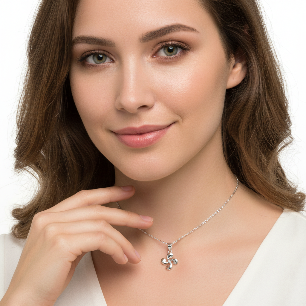 Collar Plata 925mls Lauburu Vasco con Circonita Blanca Central |Tradición, Brillo y Elegancia